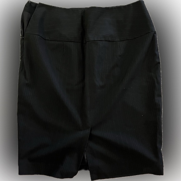 Women's black pencil skirt from the Limited Size 8 - EUC - Picture 3 of 4